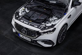 Performance und Effizienz in neuer Kombination: der Mercedes-AMG E 53 HYBRID 4MATIC+ (Foto: Mercedes-Benz AG)