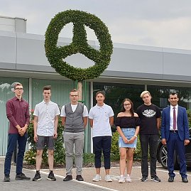 Sieben junge Menschen beginnen morgen ihre Ausbildung in Dessau-Roßlau. (Foto: Krüger/Autohaus Peter)