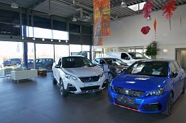 Willkommen im Peugeot-Autozentrum Peter in Mühlhausen! (Foto: Fischer/Autohaus Peter)