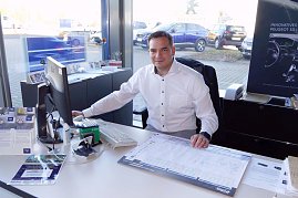 Willkommen im Peugeot-Autozentrum Peter in Mühlhausen! (Foto: Fischer/Autohaus Peter)