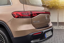 Mercedes-EQ, EQB, 2021; Electric Art Line, Farbe roségold; EQB 350 4MATIC (Stromverbrauch kombiniert: 16,2 kWh/100 km; CO2-Emissionen kombiniert: 0 g/km) (Foto: Mercedes-Benz AG)