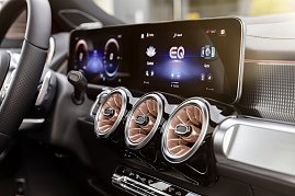 Mercedes-EQ, EQB, 2021; Electric Art Line, Farbe roségold; EQB 350 4MATIC (Stromverbrauch kombiniert: 16,2 kWh/100 km; CO2-Emissionen kombiniert: 0 g/km) (Foto: Mercedes-Benz AG)