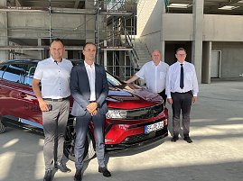 Hoher Besuch in Erfurt (Foto: Autohaus Peter Gruppe)