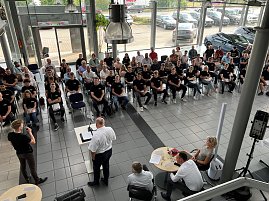 41 junge Menschen beginnen mit ihrer Ausbildung (Foto: A. Jung / Autohaus Peter Gruppe)