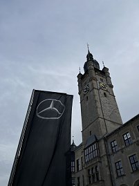Bilder von den Impressionen am Stand, am Streckenrand und vom Läuferteam. (Foto: Autohaus Peter GmbH)