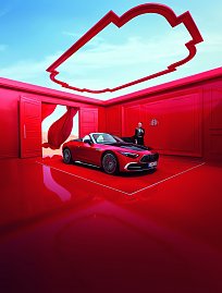 Der neue Mercedes-Maybach SL 680 Monogram Series in verschiedenen Perspektiven sowohl im Red Ambiance, als auch im White Ambiance