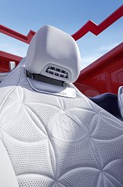 Der neue Mercedes-Maybach SL 680 Monogram Series in verschiedenen Perspektiven sowohl im Red Ambiance, als auch im White Ambiance