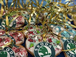 Viele Gebackene Herzen mit Skoda-Logos