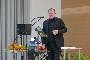 Zeugnis&uuml;bergabe an unsere Mechatroniker-Gesellen