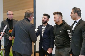Zeugnis&uuml;bergabe an unsere Mechatroniker-Gesellen