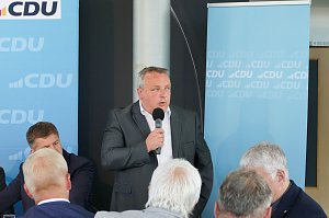 Spannende politische Diskussionen bei CDU-Veranstaltung im Autohaus