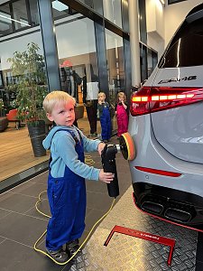 Kleine H&auml;nde, gro&szlig;e Zukunft � Kita-Kinder erleben spannenden Vormittag im Autohaus