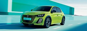 "Werbebild des neuen, limonengrünen Peugeot E-208 Elektroautos mit einer Reichweite von bis zu 432 Kilometern, vor modernem architektonischem Hintergrund und markantem Kühlergrill.