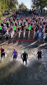Bilder vom Bergwitztriathlon 2025. Sowohl von der Atmosph&auml;re vor Ort, vom Autohaus Peter Stand, vom #TeamPeter und vom Wettkampf an sich.