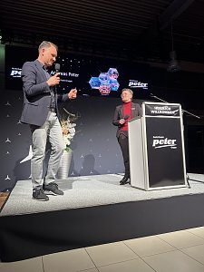 Andreas Peter und Esther Burg auf der B&uuml;hne.