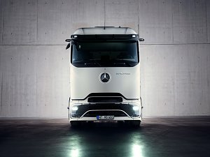 Der eActros 600 Lowliner Prototyp von vorne.