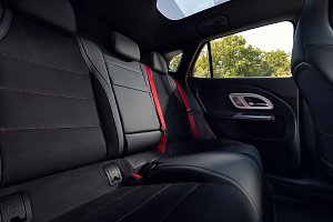 Rückbank des Innenraums des neuen Mercedes-Benz GLA.