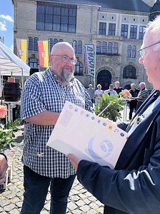 Auszeichnung des Mitarbeiters Andreas Schmidt f&uuml;r 30 Jahre Meistert&auml;tigkeit im Kfz-Handwerk.
