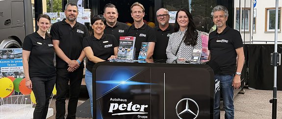Unser Peter-Team freute sich am Festwochende &uuml;ber die vielen Interessenten am Promotion-Stand auf dem Rheineplatz in Bernburg! (Autohaus Peter)