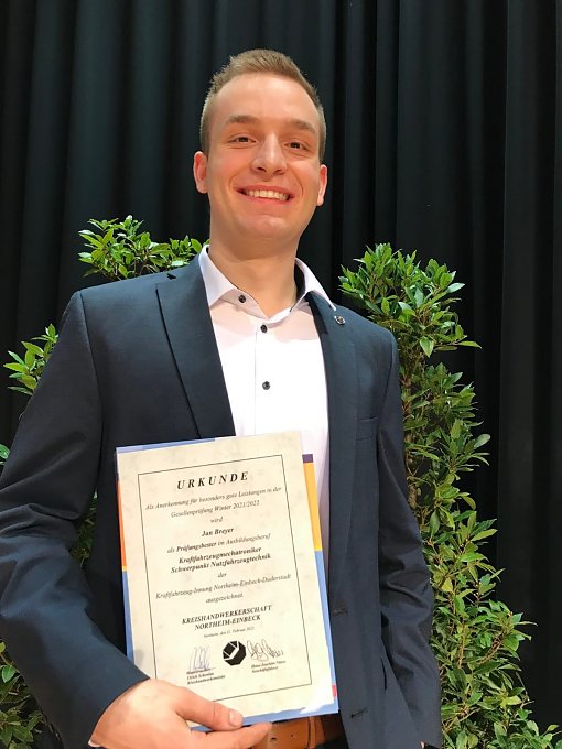 Zur Gesellenfreisprechung wurde Jan Breyer als Bester seines Jahrganges geehrt.
