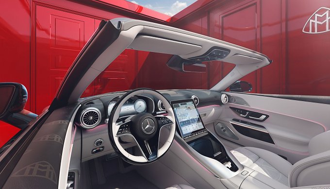 Interieur vom Maybach SL680 mit weißen Ledersitzen und weißem Polster 