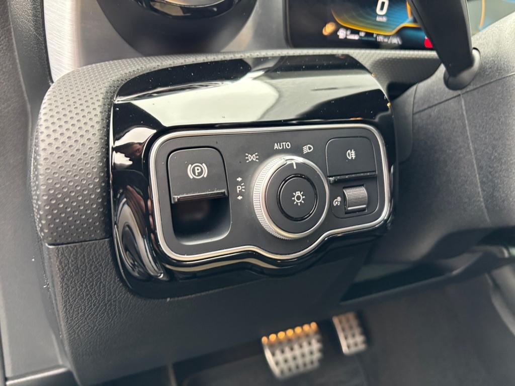 Mercedes-Benz AMG A 35 4M AMG/Night/19/LED/Navi/ Mercedes-Benz AMG A 35 4M AMG/Night/19/LED/Navi/