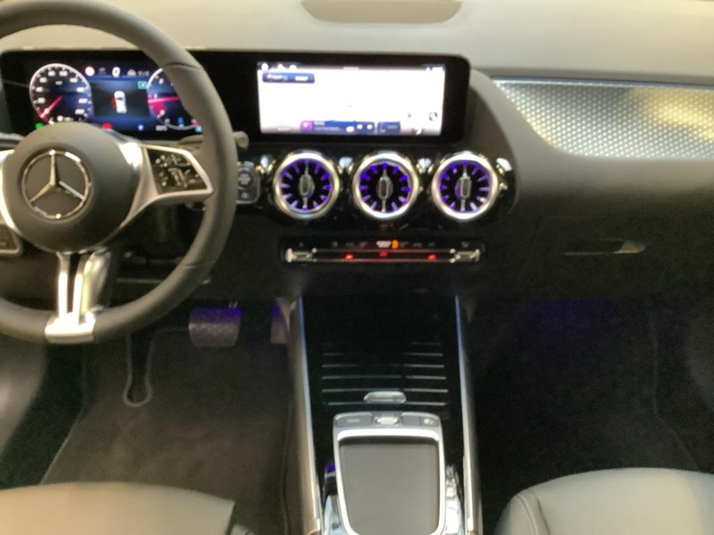 Mercedes-Benz GLA 220 d 4MATIC NIGHT+AHK+PANO+MBUX+18+8G-DCT Mercedes-Benz GLA 220 d 4MATIC NIGHT+AHK+PANO+MBUX+18+8G-DCT