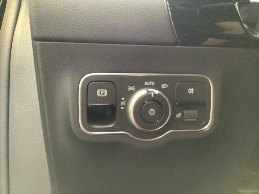 Mercedes-Benz GLA 220 d 4MATIC NIGHT+AHK+PANO+MBUX+18+8G-DCT Mercedes-Benz GLA 220 d 4MATIC NIGHT+AHK+PANO+MBUX+18+8G-DCT