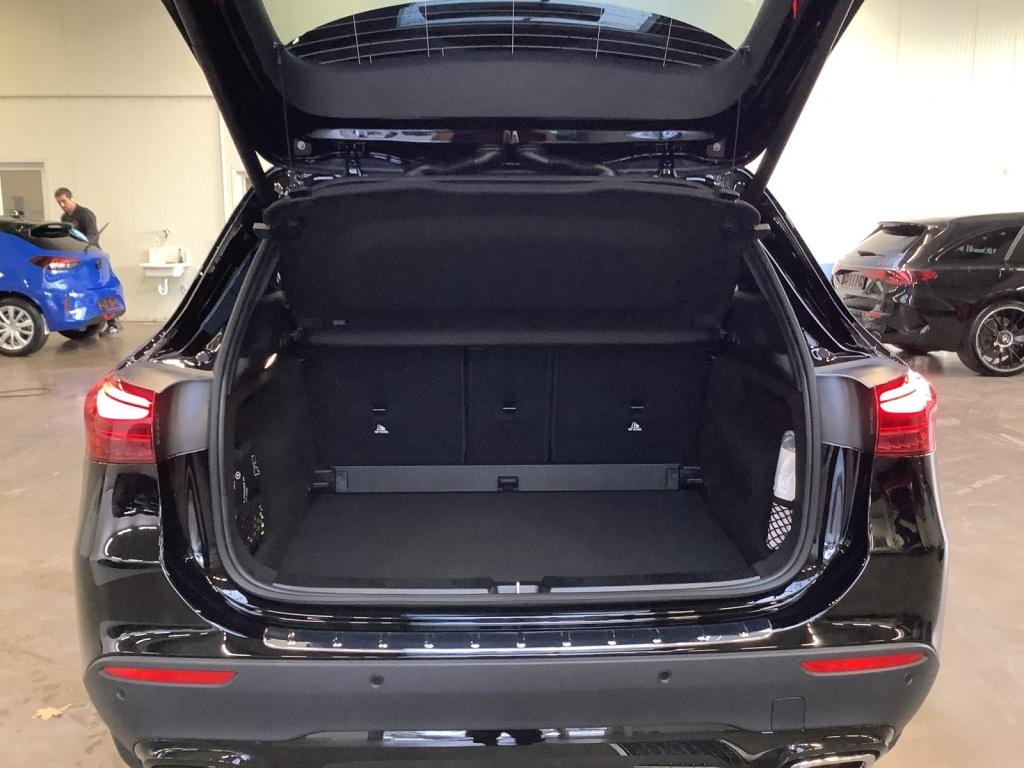 Mercedes-Benz GLA 220 d 4MATIC NIGHT+AHK+PANO+MBUX+18+8G-DCT Mercedes-Benz GLA 220 d 4MATIC NIGHT+AHK+PANO+MBUX+18+8G-DCT