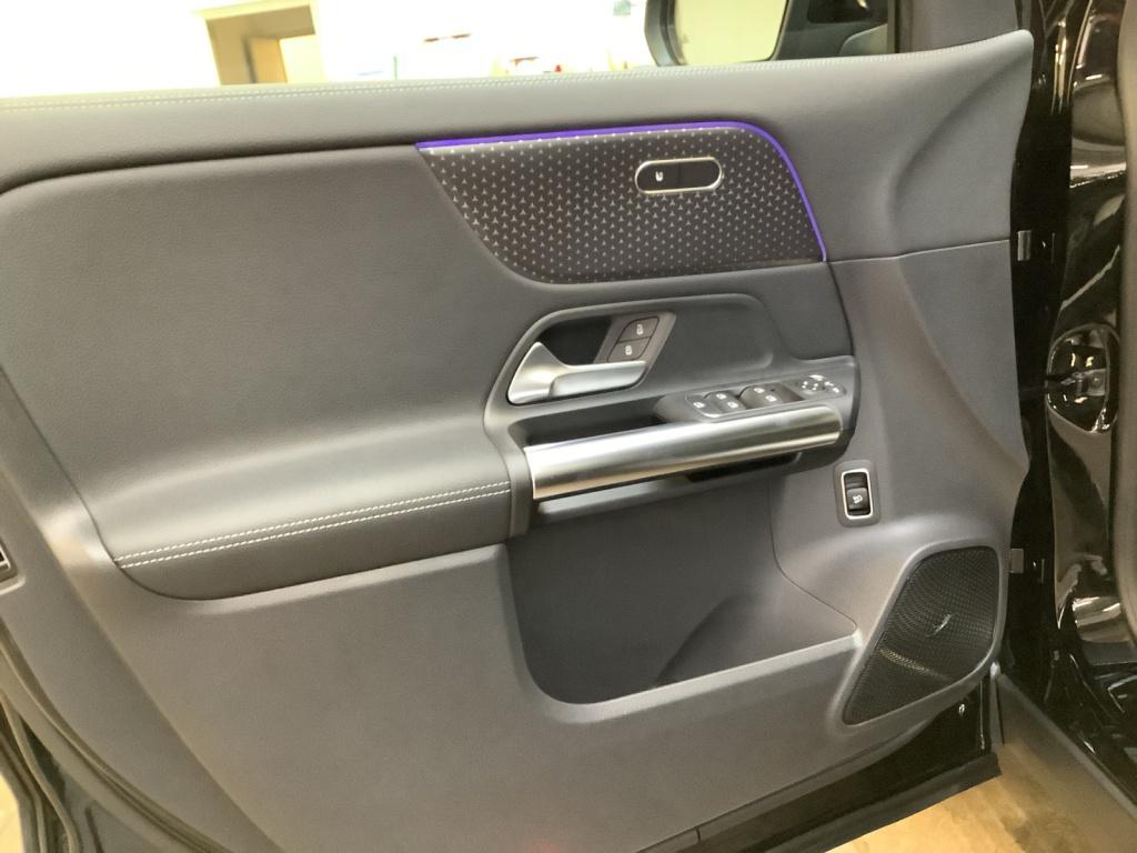 Mercedes-Benz GLA 220 d 4MATIC NIGHT+AHK+PANO+MBUX+18+8G-DCT Mercedes-Benz GLA 220 d 4MATIC NIGHT+AHK+PANO+MBUX+18+8G-DCT