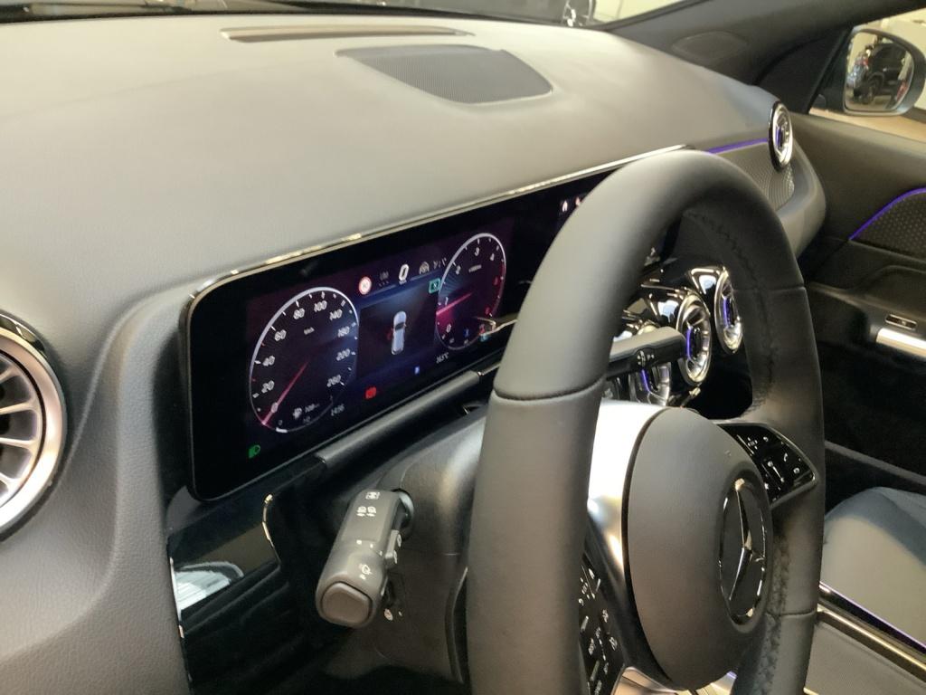 Mercedes-Benz GLA 220 d 4MATIC NIGHT+AHK+PANO+MBUX+18+8G-DCT Mercedes-Benz GLA 220 d 4MATIC NIGHT+AHK+PANO+MBUX+18+8G-DCT