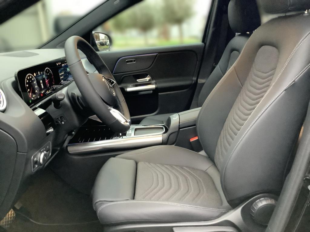 Mercedes-Benz GLA 220 d 4MATIC NIGHT+18+LED+MBUX+AHK+PANO+8G Mercedes-Benz GLA 220 d 4MATIC NIGHT+18+LED+MBUX+AHK+PANO+8G