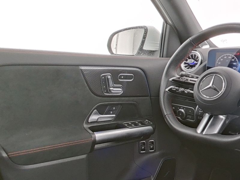 Mercedes-Benz GLA 250 e AMG/19/LED/Burmester/Memory-P./AHK/ Mercedes-Benz GLA 250 e AMG/19/LED/Burmester/Memory-P./AHK/