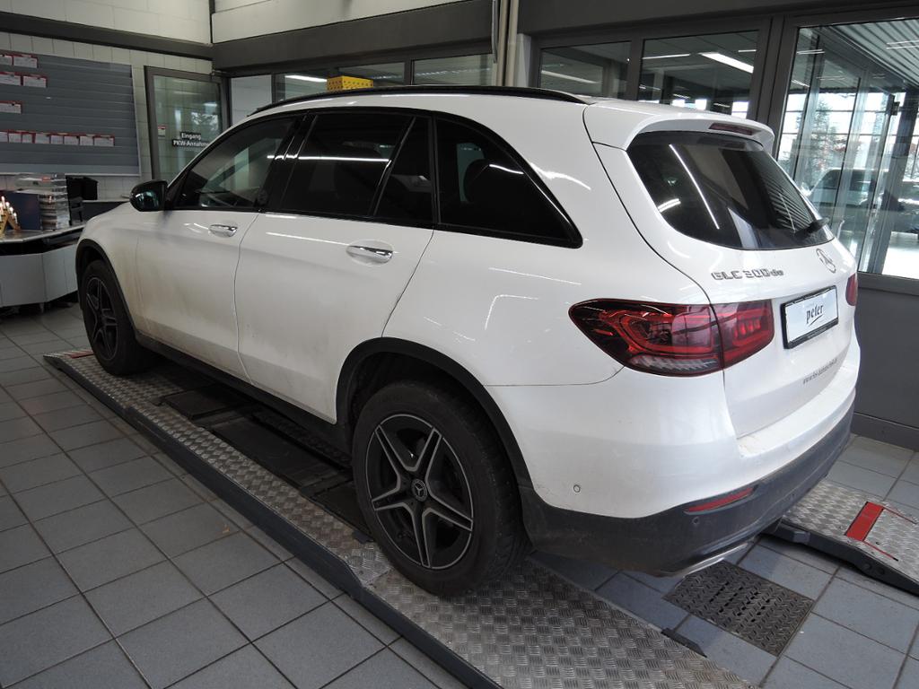 Mercedes-Benz GLC 300 de 4M AMG/Night/LED/Distronic/Kamera/AHK Mercedes-Benz GLC 300 de 4M AMG/Night/LED/Distronic/Kamera/AHK