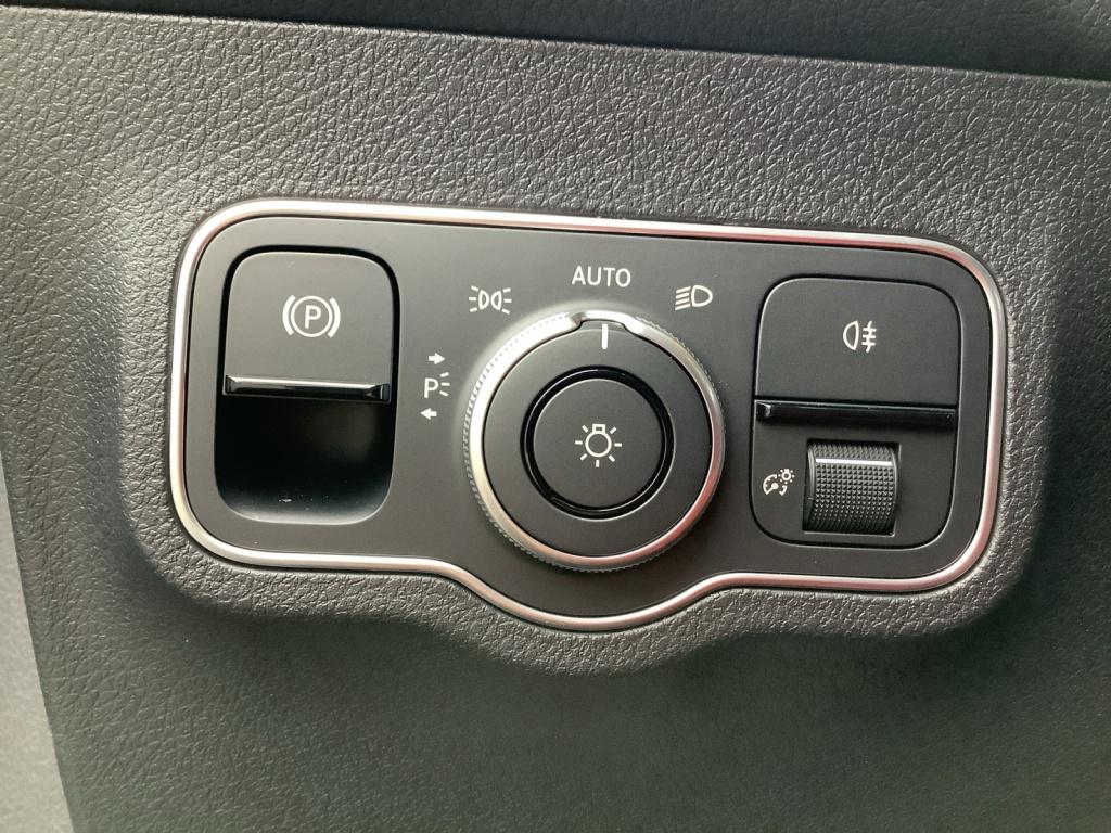 Mercedes-Benz GLB 220 d 4MATIC +AMG+NIGHT+LED+MBUX+20+AHK+8G+ Mercedes-Benz GLB 220 d 4MATIC +AMG+NIGHT+LED+MBUX+20+AHK+8G+