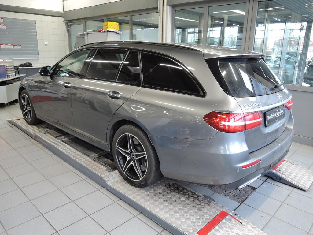 Mercedes-Benz E 300 de T AMG+Comand+Burm+MBeam+Night+Ambiente Mercedes-Benz E 300 de T AMG+Comand+Burm+MBeam+Night+Ambiente