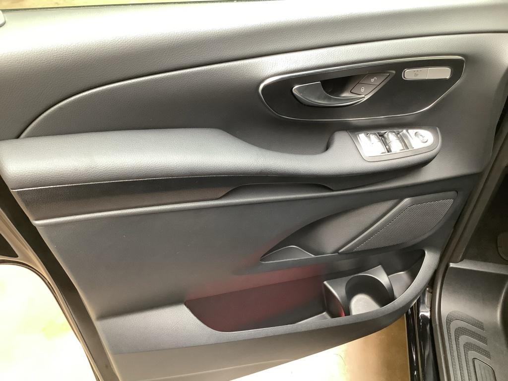 Mercedes-Benz V 300 d extralang 4 Matic AIRMATIC/Distronic Mercedes-Benz V 300 d extralang 4 Matic AIRMATIC/Distronic