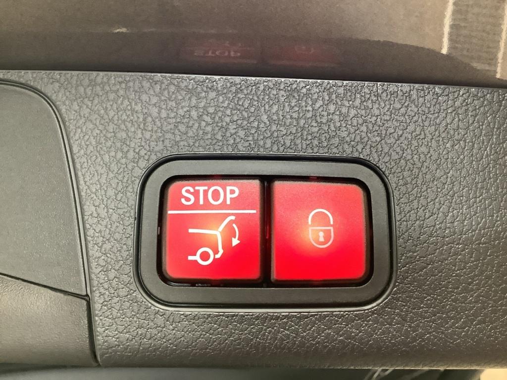 Mercedes-Benz GLB 220 4MATIC AMG-LINE+MULTIBEAM+MBUX+THERMATIC Mercedes-Benz GLB 220 4MATIC AMG-LINE+MULTIBEAM+MBUX+THERMATIC