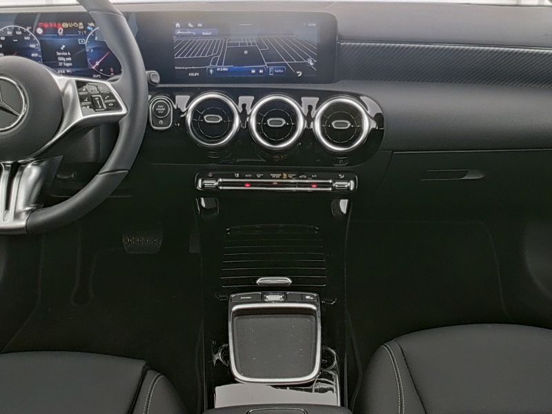 Mercedes-Benz A 180 d Progressive/Advanced/8G/LED/Kamera/Navi/ Mercedes-Benz A 180 d Progressive/Advanced/8G/LED/Kamera/Navi/