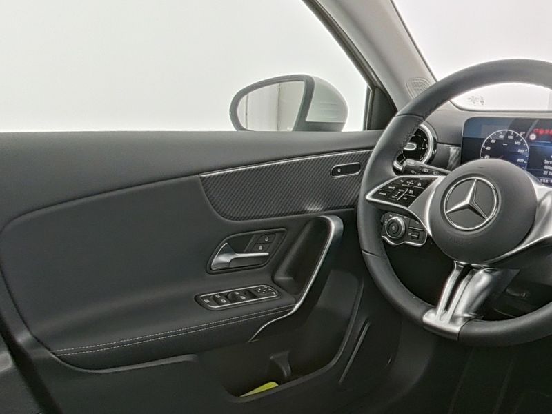 Mercedes-Benz A 180 d Progressive/Advanced/8G/LED/Kamera/Navi/ Mercedes-Benz A 180 d Progressive/Advanced/8G/LED/Kamera/Navi/