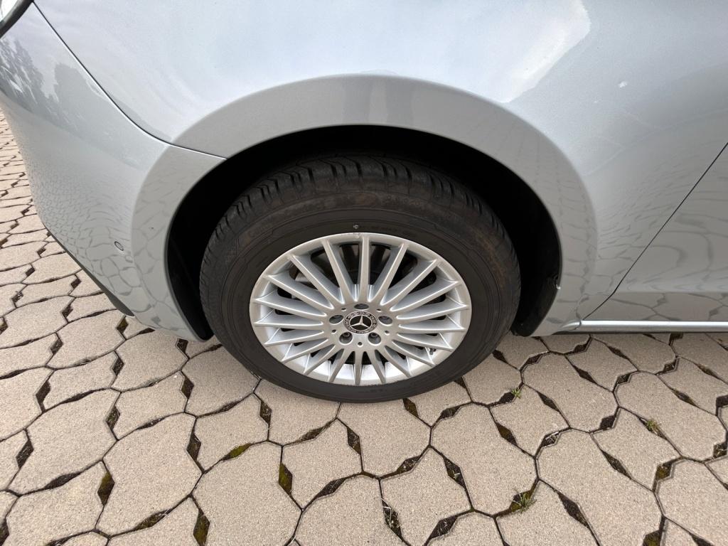 Mercedes-Benz V 220 d STYLE Kompakt 9GT+AHK+DISTR+KAMERA+LED Mercedes-Benz V 220 d STYLE Kompakt 9GT+AHK+DISTR+KAMERA+LED