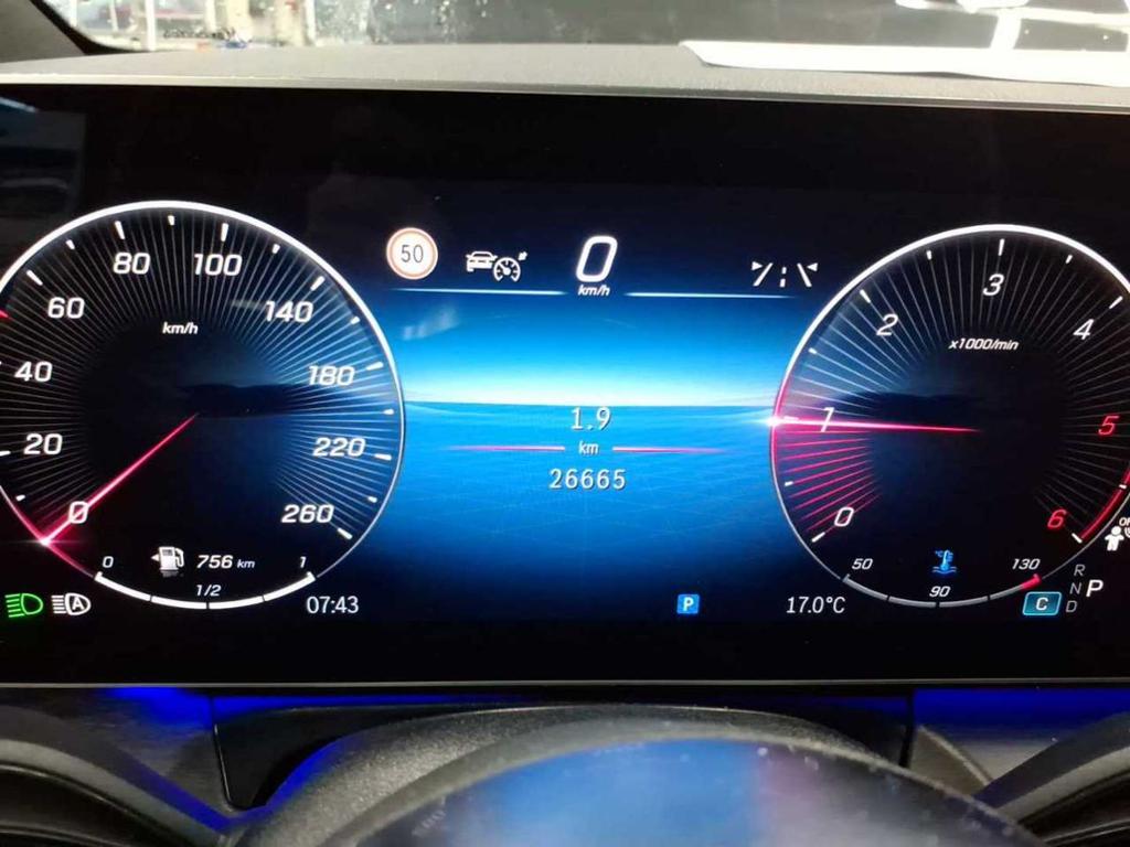 Mercedes-Benz V 300 d AVANTGARDE Lang STHZG+LED+AHK+NAVI+DISTR Mercedes-Benz V 300 d AVANTGARDE Lang STHZG+LED+AHK+NAVI+DISTR