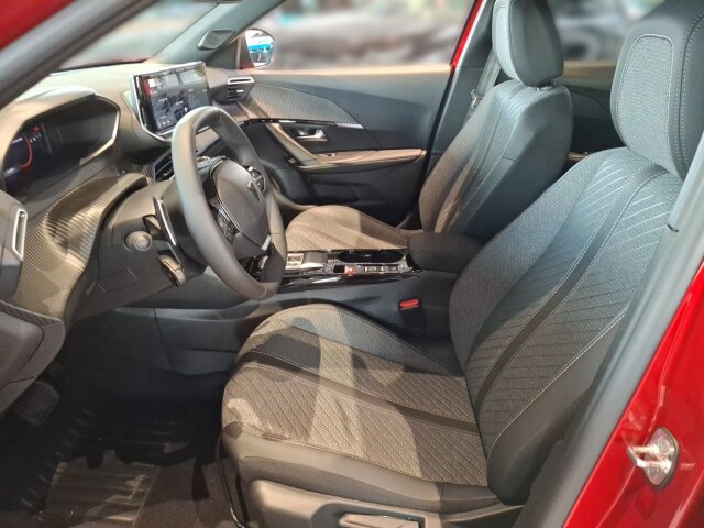 Peugeot 2008 Allure 130 AT8 +LED+Navi+SHZ+GJR+LM+ Peugeot 2008 Allure 130 AT8 +LED+Navi+SHZ+GJR+LM+