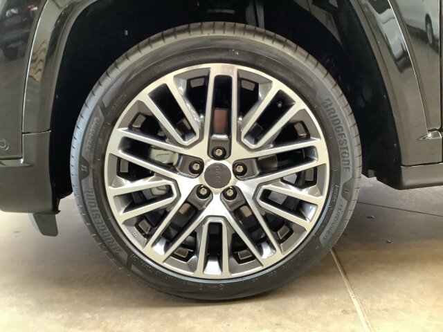 Jeep COMPASS e-Hybrid MY25 Summit 1.5l T4 48V FWD Jeep COMPASS e-Hybrid MY25 Summit 1.5l T4 48V FWD