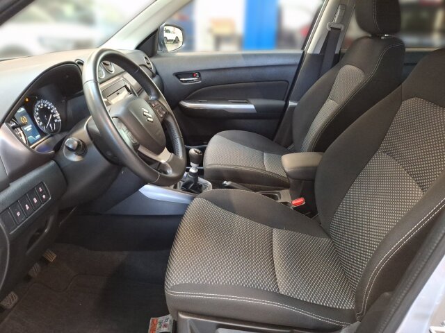 Suzuki Vitara 1.4 HYBRID Comfort Klimaautomatik Allwetter Suzuki Vitara 1.4 HYBRID Comfort Klimaautomatik Allwetter