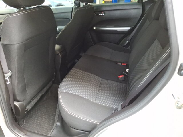 Suzuki Vitara 1.4 HYBRID Comfort Klimaautomatik Allwetter Suzuki Vitara 1.4 HYBRID Comfort Klimaautomatik Allwetter