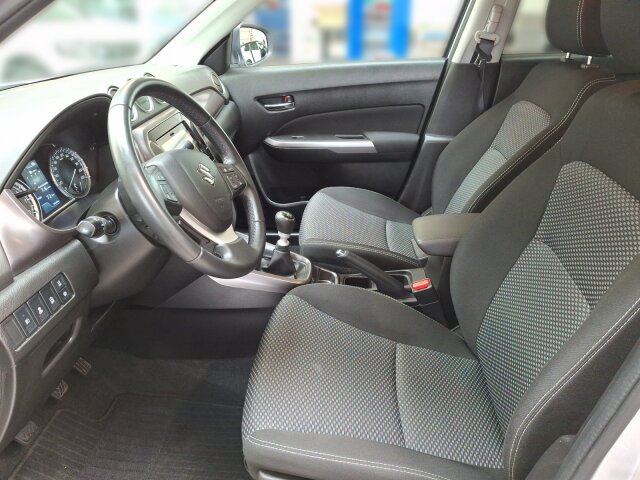 Suzuki Vitara 1.4 HYBRID Comfort Klimaautomatik Allwetter Suzuki Vitara 1.4 HYBRID Comfort Klimaautomatik Allwetter