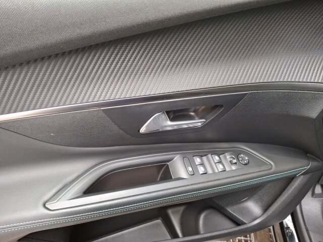 Peugeot 5008 Allure 130 +EPH+SHZ+LED+Navi+Mirror-Screen+ Peugeot 5008 Allure 130 +EPH+SHZ+LED+Navi+Mirror-Screen+