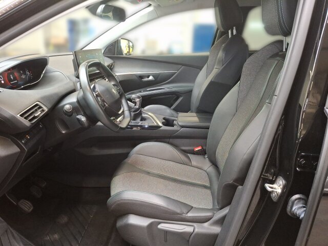 Peugeot 5008 Allure 130 +EPH+SHZ+LED+Navi+Mirror-Screen+ Peugeot 5008 Allure 130 +EPH+SHZ+LED+Navi+Mirror-Screen+