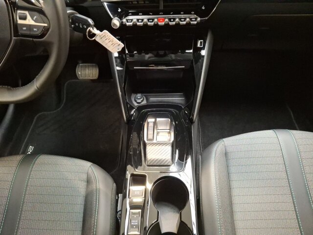 Peugeot 208 Allure Pack 100 EAT8 +Klima+SHZ+Kamera+ Peugeot 208 Allure Pack 100 EAT8 +Klima+SHZ+Kamera+